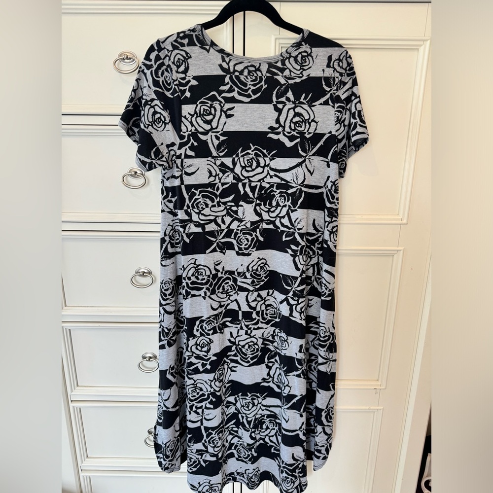LuLaRoe Small Carly Dress Black and Gray Floral